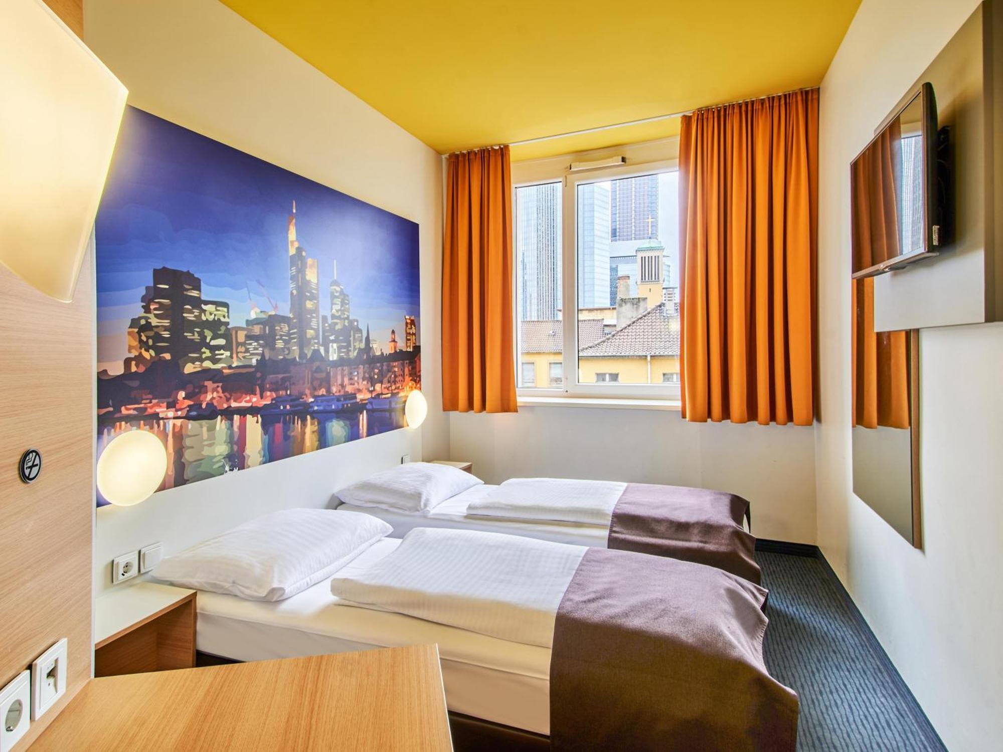 B&B Hotel Frankfurt-Hbf Fráncfort del Meno Exterior foto